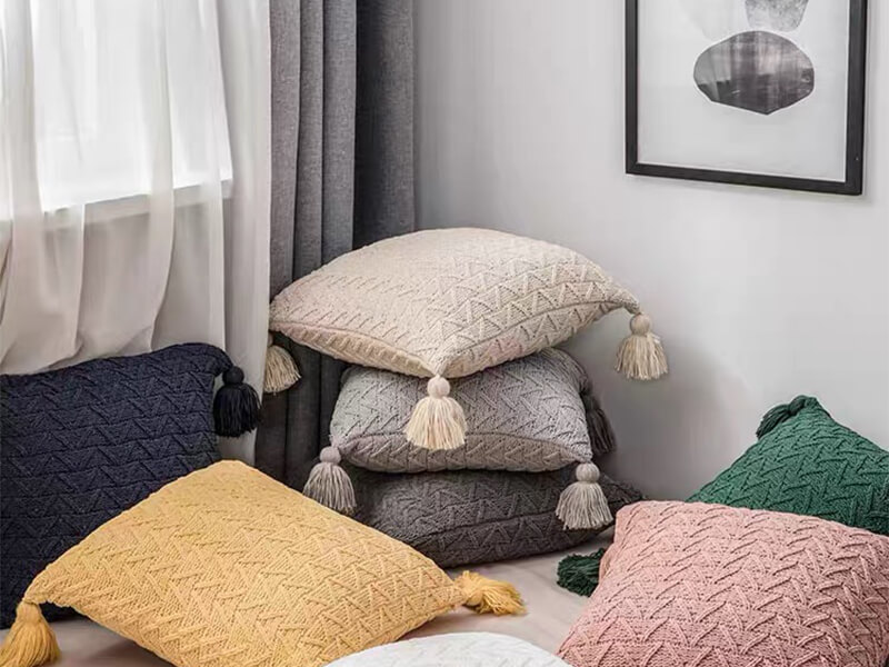 Knitted-pillow3